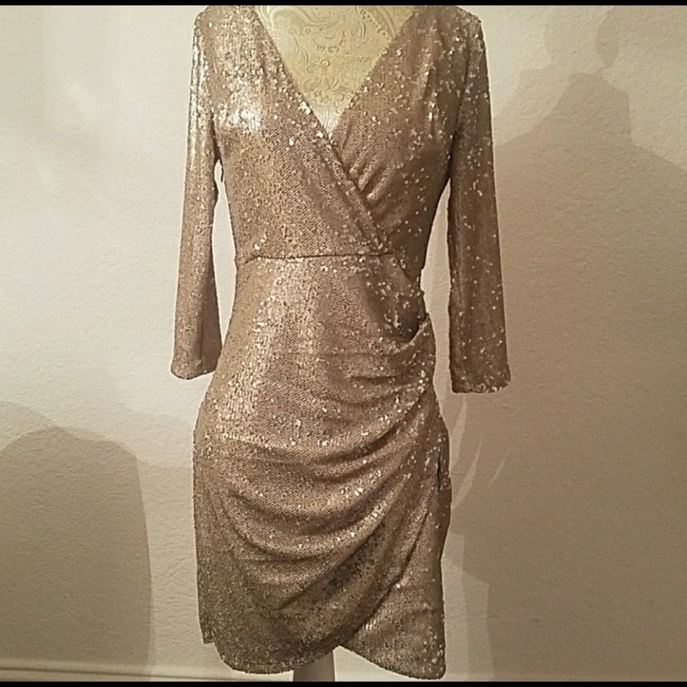 ❌SOLD TO LIVVY 🅿️🅿️ ❌ Lulus gold sequin dress